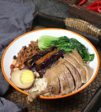 鸭肉盖饭