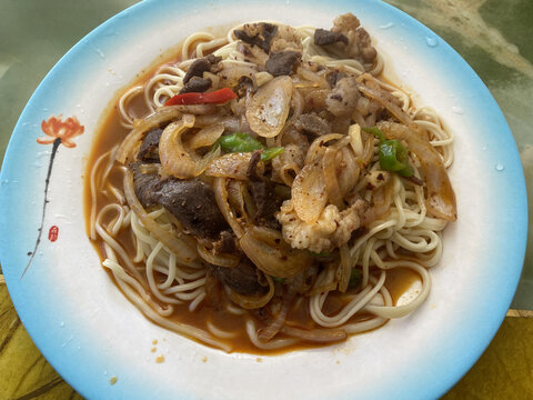 孜然羊肉盖浇面