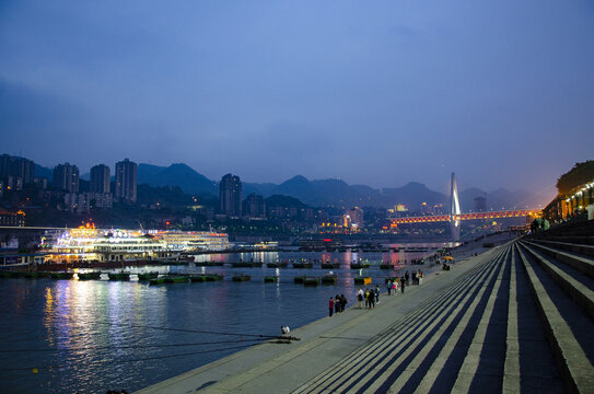 重庆三峡城市风光三峡船舶与城市天际线