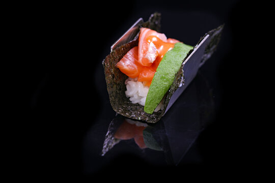 三文鱼紫菜包饭