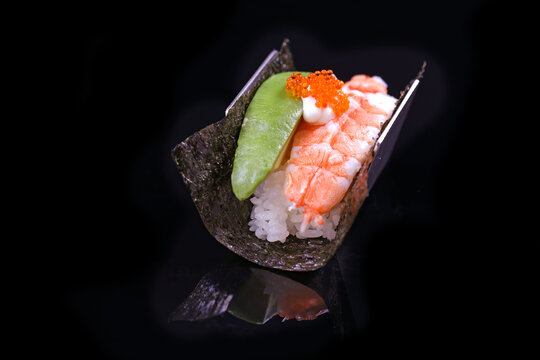 牛油果大虾紫菜包饭