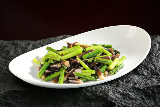 芦笋炒鸡枞菌