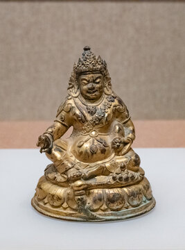 元代金鼠吐宝天王像