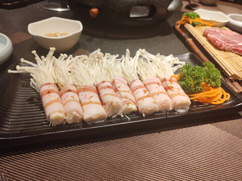 肥牛卷金针菇