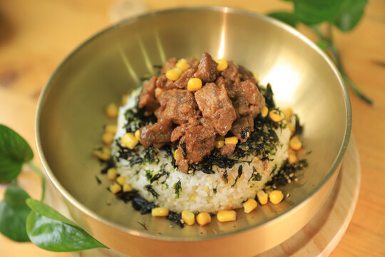 猪肉盖饭