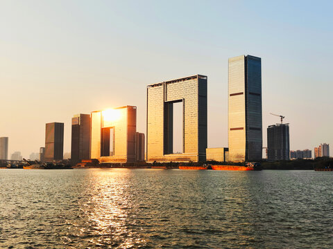 夕阳下的广州之窗