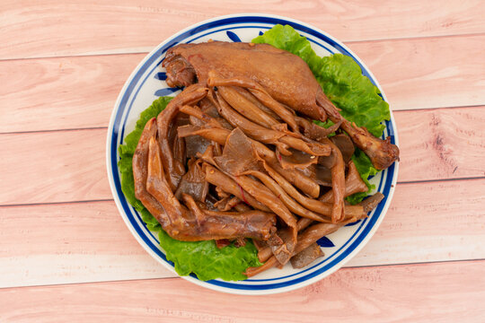 鸭货拼盘鸭腿鸦板肠鸭爪