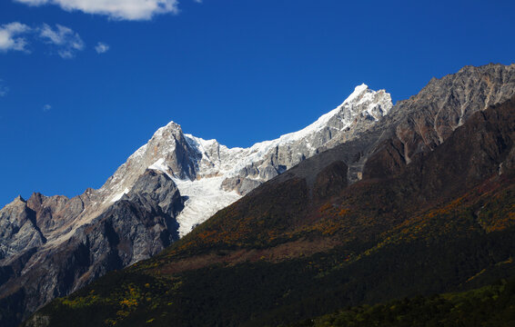 雪山之侧