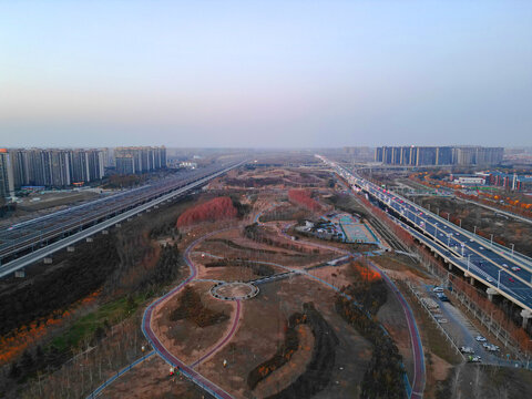 俯瞰铁路公路
