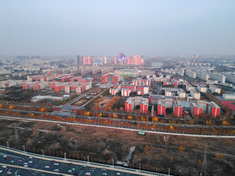 落日下的城市