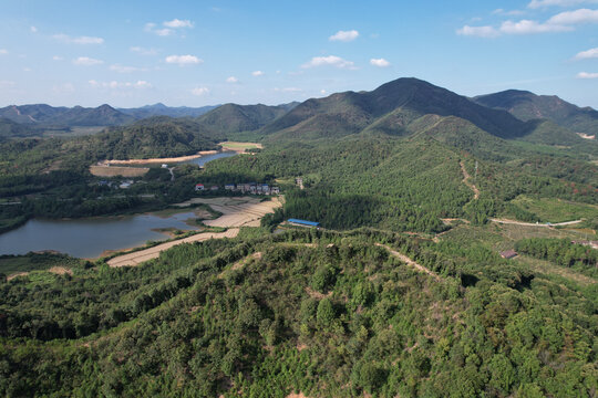 青山蓝天白云