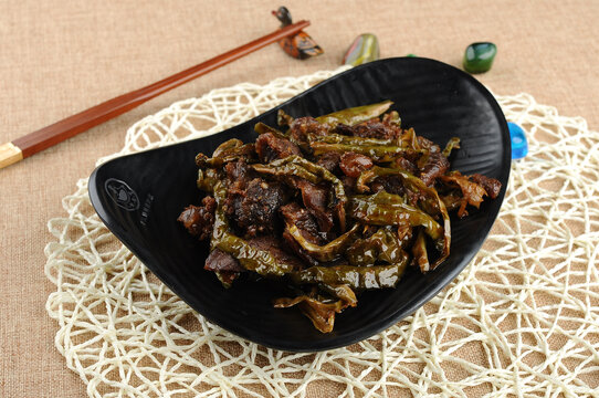 干辣椒炒牛肉筋