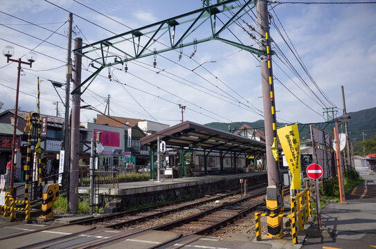 日本箱根景区的火车站台