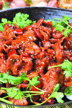 干锅小牛肉