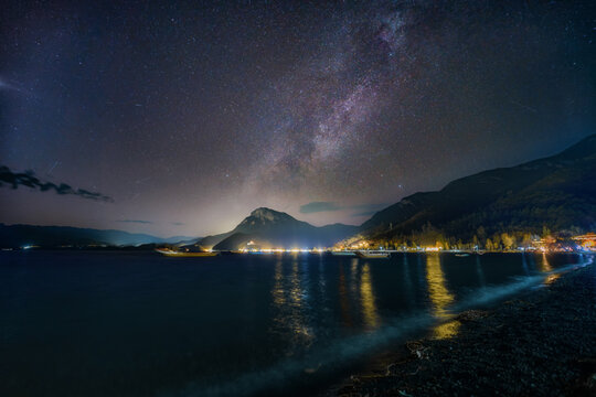 云南丽江泸沽湖银河星空