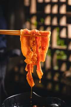 中式传统复古麻辣牛舌牛肉