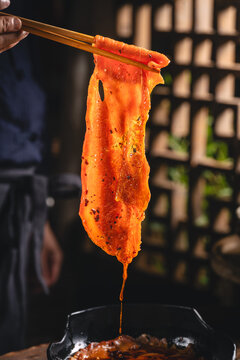 中式传统复古麻辣牛舌牛肉