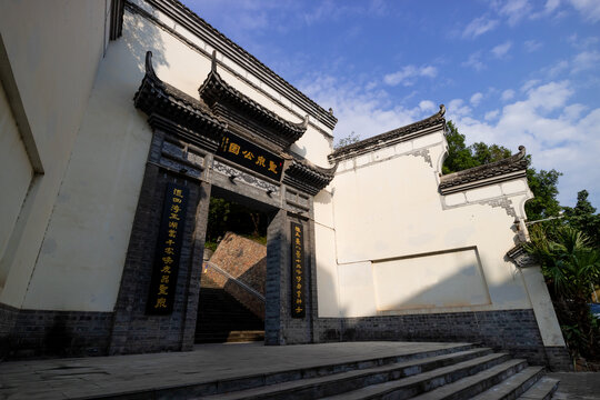 重庆巫山圣泉公园中式大门