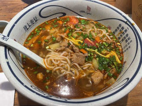 酸辣臊子面