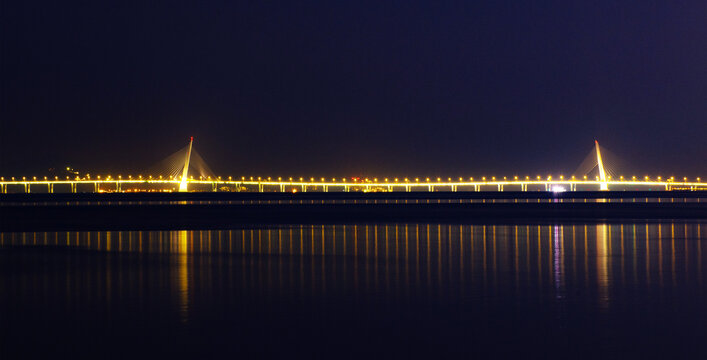跨海大桥夜景