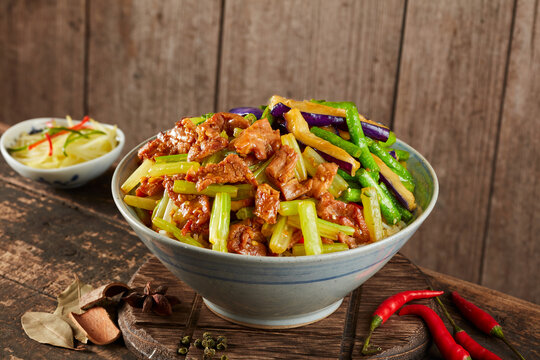 豆角茄子芹菜牛肉饭