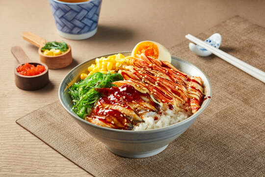 蒲烧鳗鱼火锅蟹肉棒拼饭