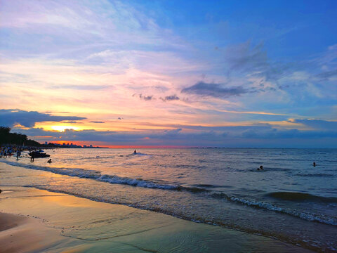 大海夕阳沙滩风光