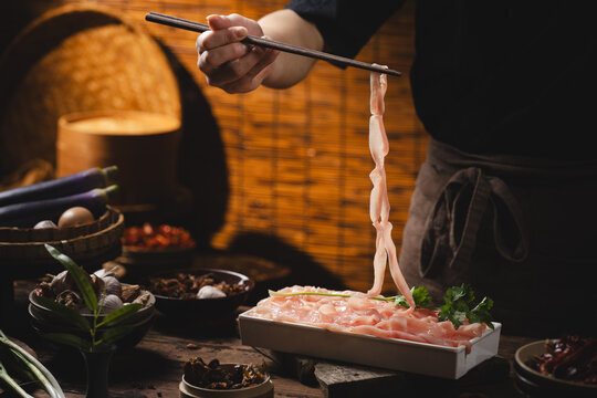 中式复古风成都火锅鸭肠