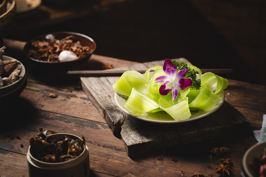 中式复古风成都火锅菜品莴笋片