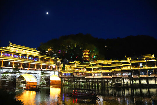 凤凰古城夜景