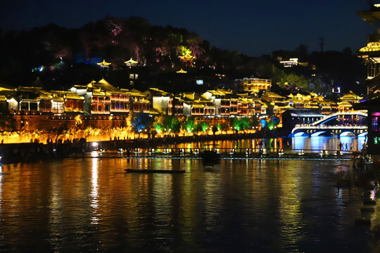 凤凰古城夜景