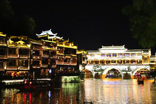 凤凰古城夜景