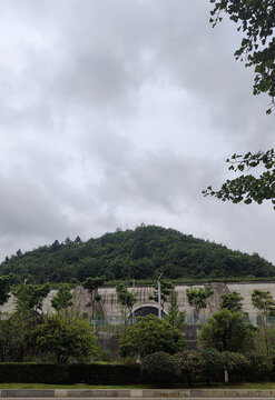 人造山