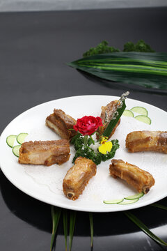 驰名蒜香骨