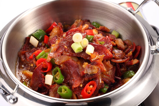 干锅带皮黄牛肉
