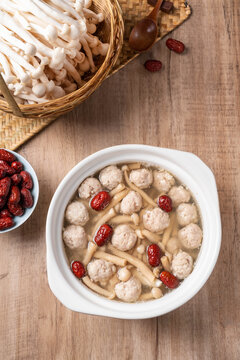 肉丸菌菇汤