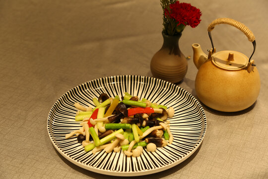 鸡枞菌炒芦笋
