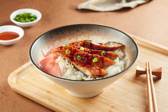蒲烧鳗鱼饭