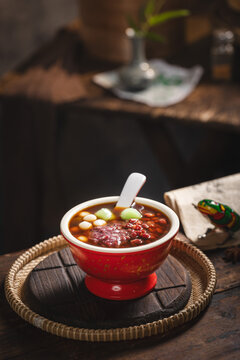 中式复古风格红豆小芋圆甜品