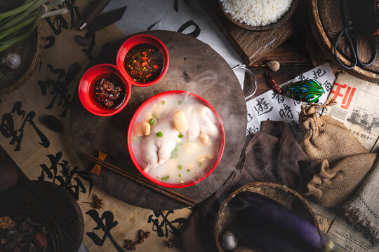 中式复古风格蹄花汤