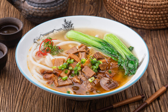 牛腩汤河粉