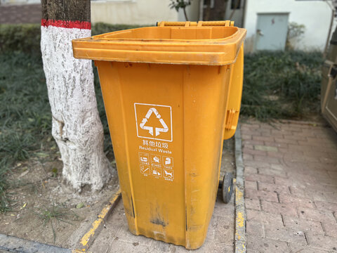 垃圾桶