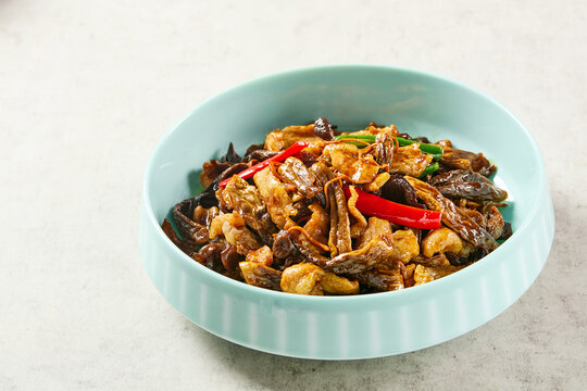 鹿茸菌炒猪颈肉