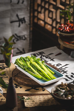 中式复古风格火锅菜品莴笋
