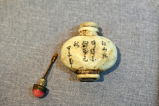 深圳客家民俗博物馆文物古代和田玉鼻烟壶