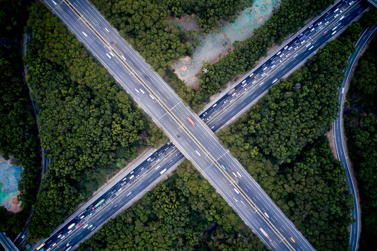 空中鸟瞰高速公路交汇