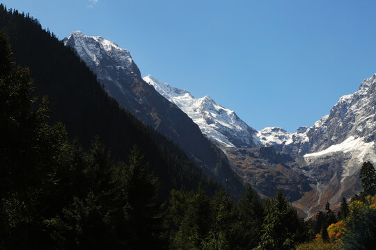 雪山山谷