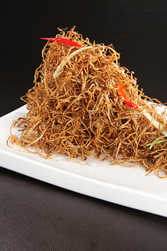 手撕茶树菇