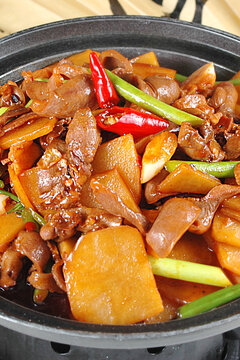 干锅鸡杂土豆片