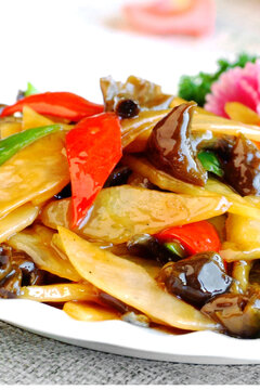 黄蘑土豆片